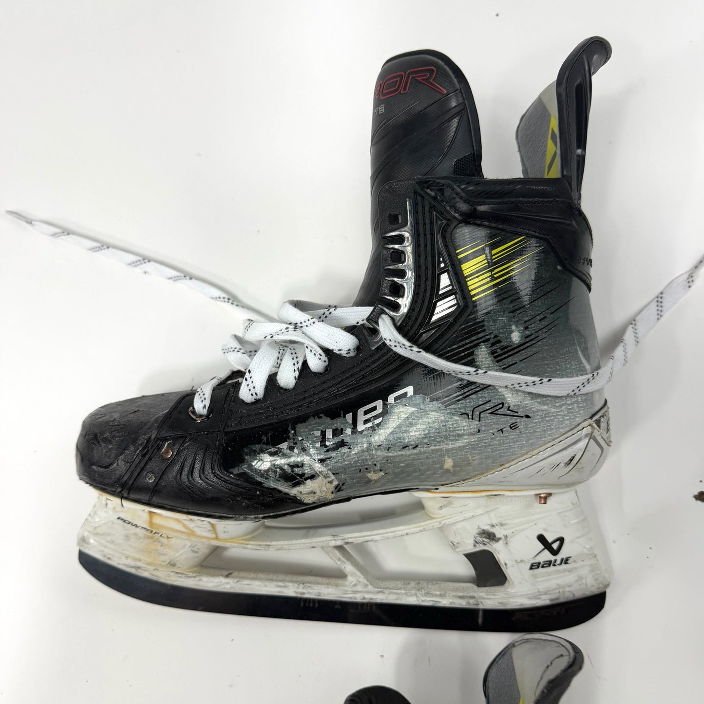 Used Bauer Vapor Hyperlite 2 Skates | Size 8 Fit 1 | AB769