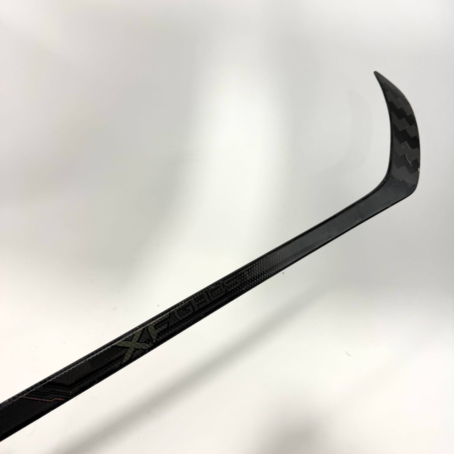 Used Right CCM Tacks XF Ghost | 75 Flex P28 Curve Grip | AB947