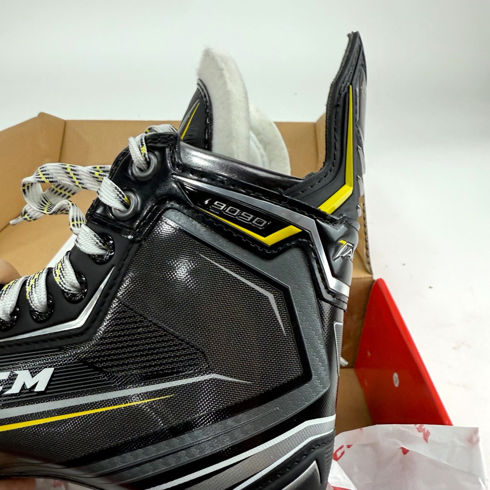 New CCM Tacks 9090 Skates | Junior 5EE | CCM454 - Top Flight Hockey