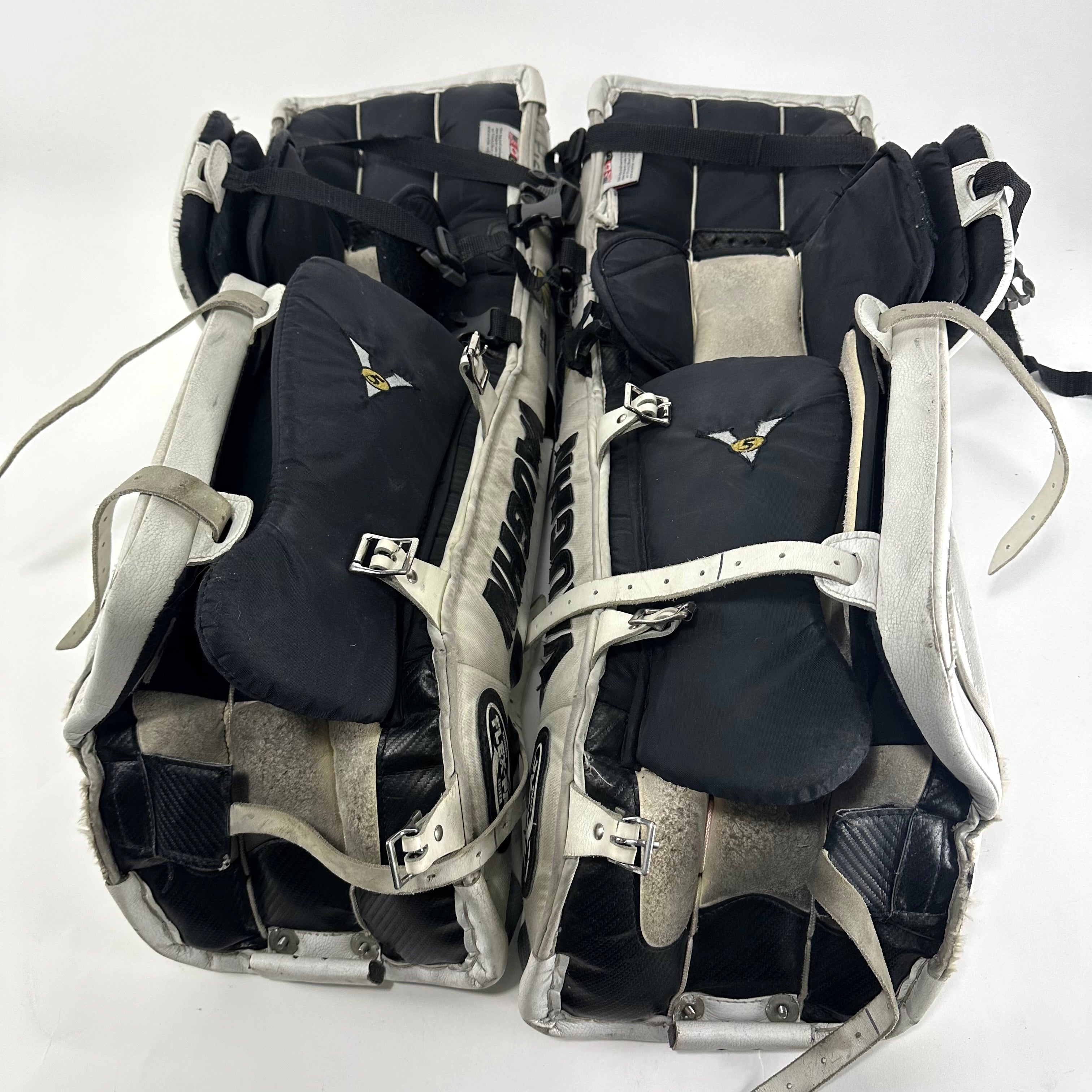 Used White Vaughn V5 Goalie Pads | 30 + 1"