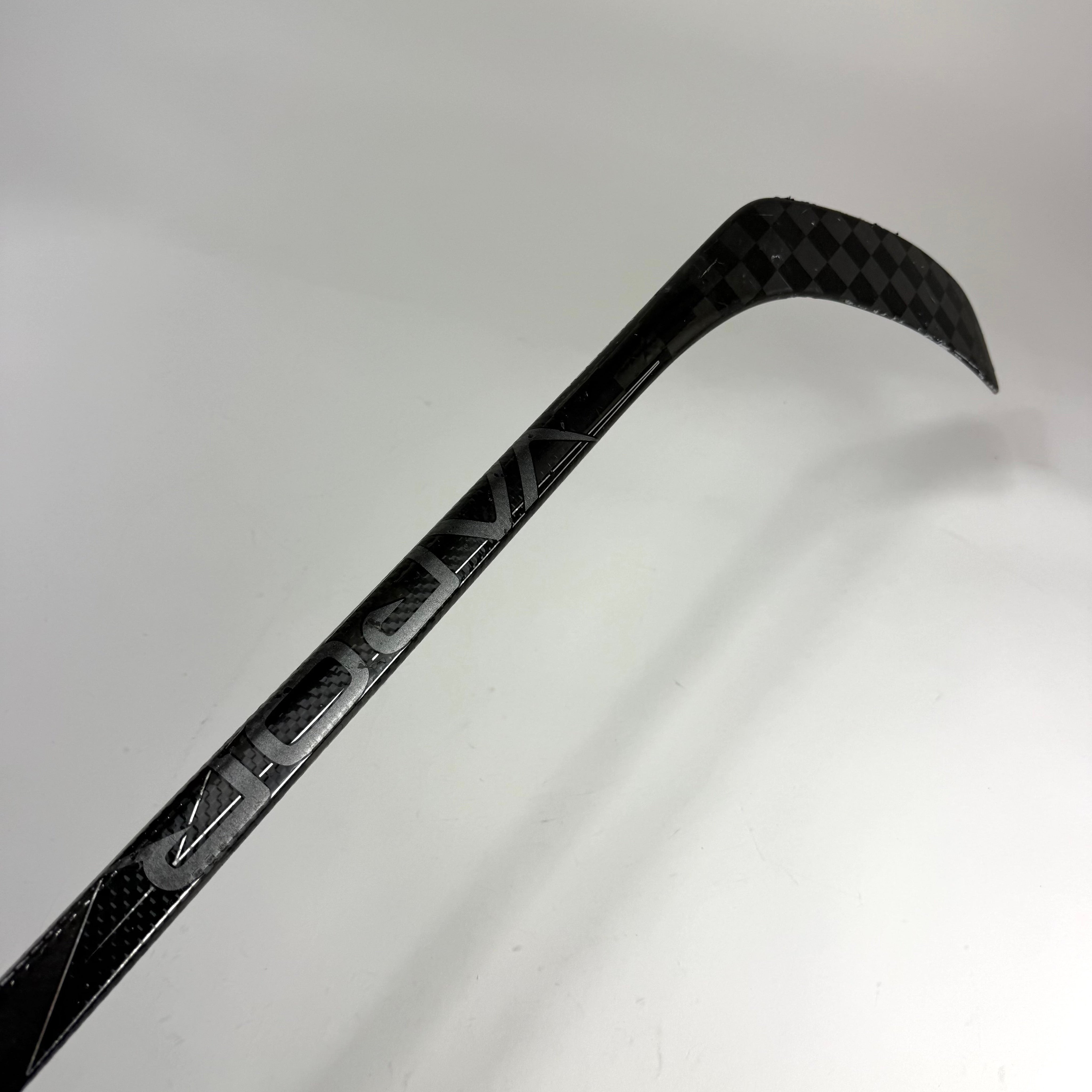 Used Left Silver Bauer Vapor Hyperlite 2 | 70 Flex P28 Curve Grip | E752 - Top Flight Hockey