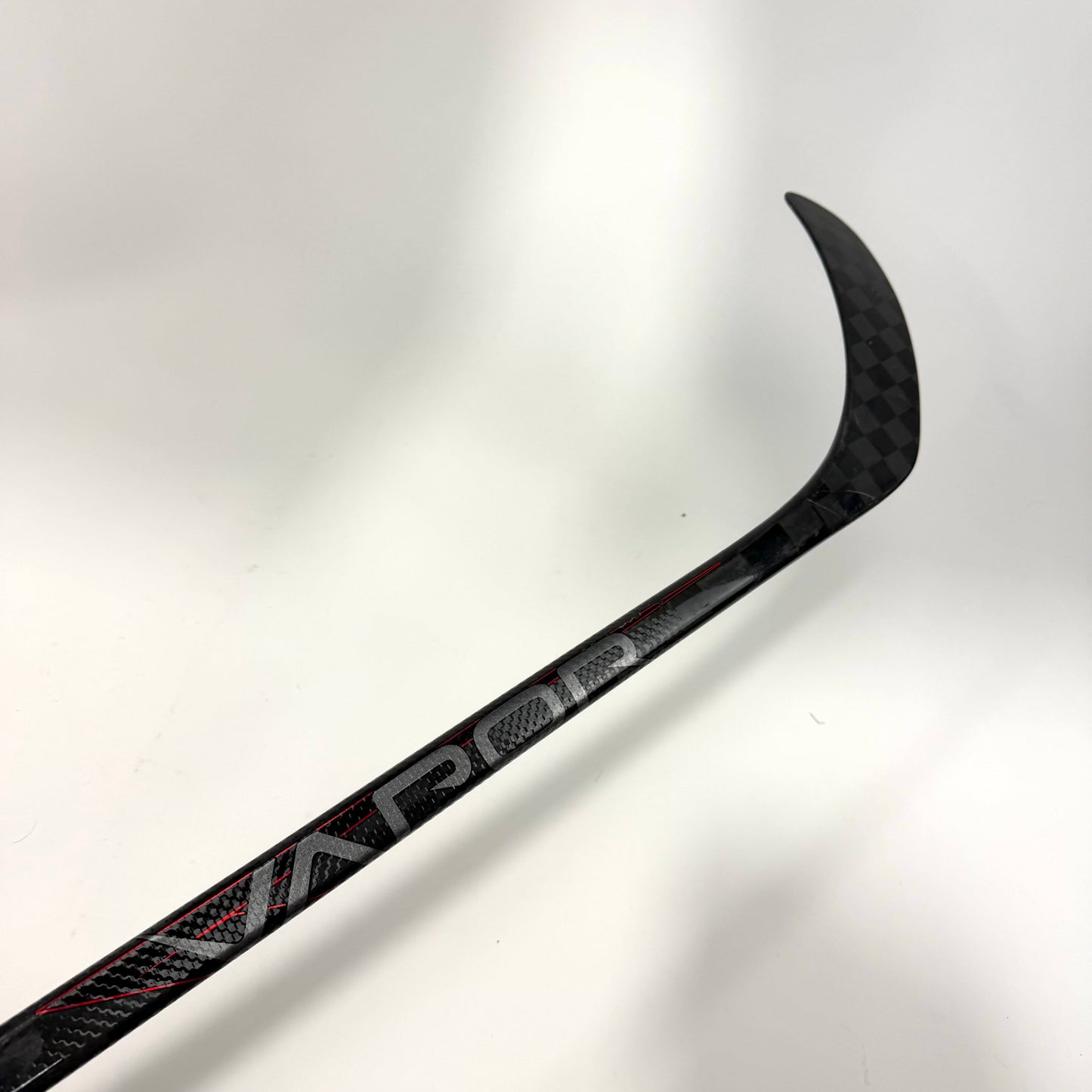 Used Right Red Bauer Vapor Hyperlite 2 | 77 Flex P92 Curve Grip | AB943