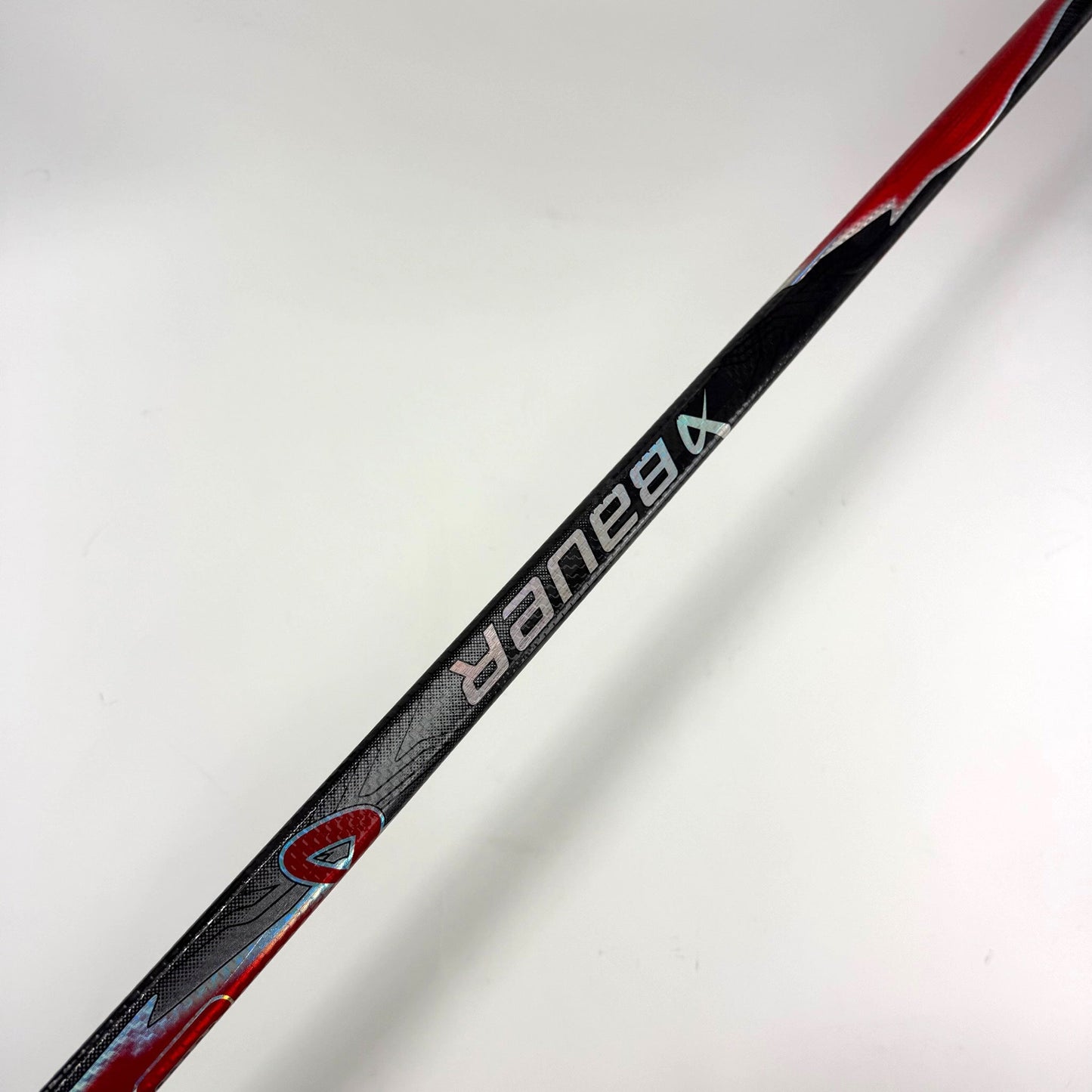Used Left Red Bauer Flylite | 77 Flex P92 Curve Grip | J569 - Top Flight Hockey