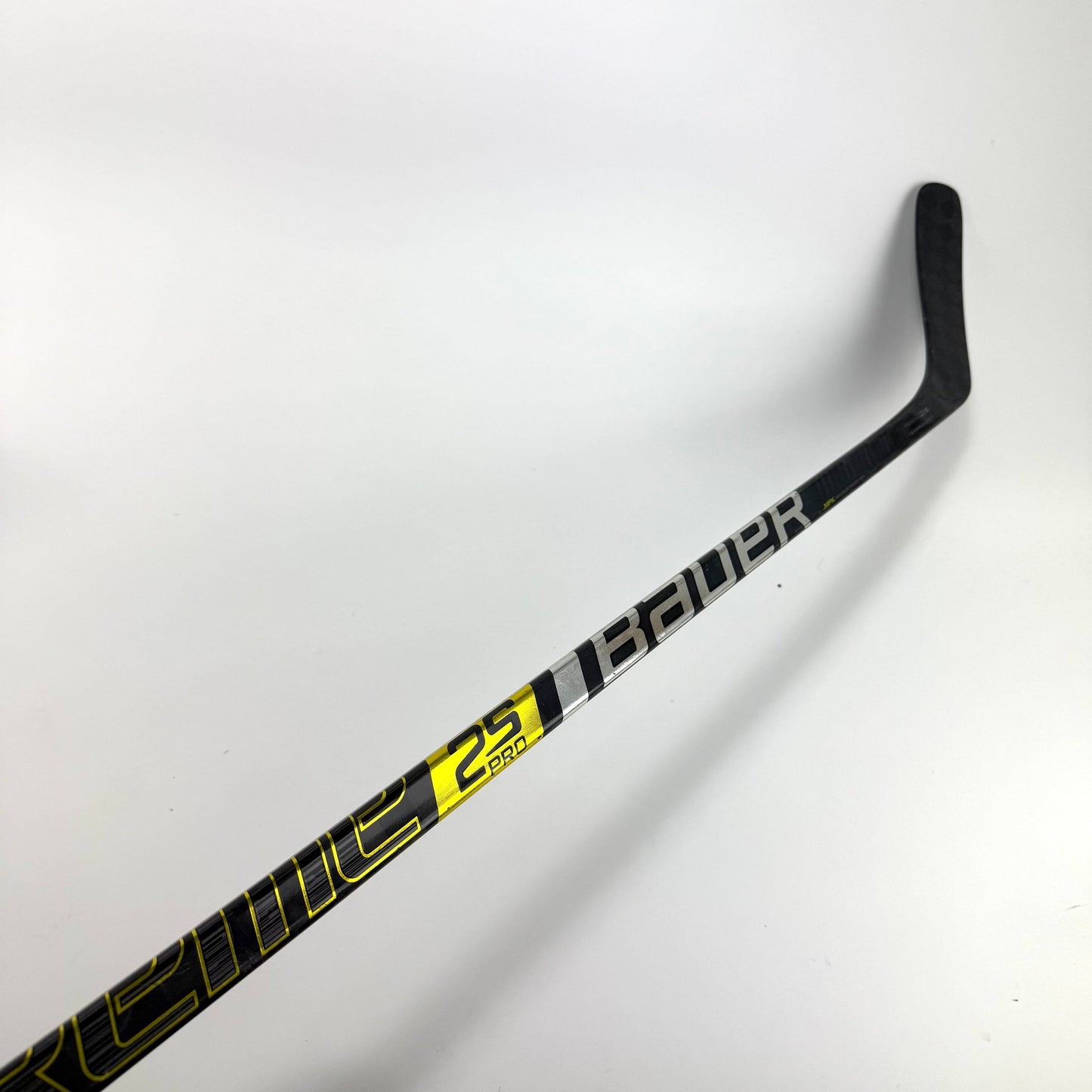 Broken Caggiula Bauer Supreme 2S Pro | CH25