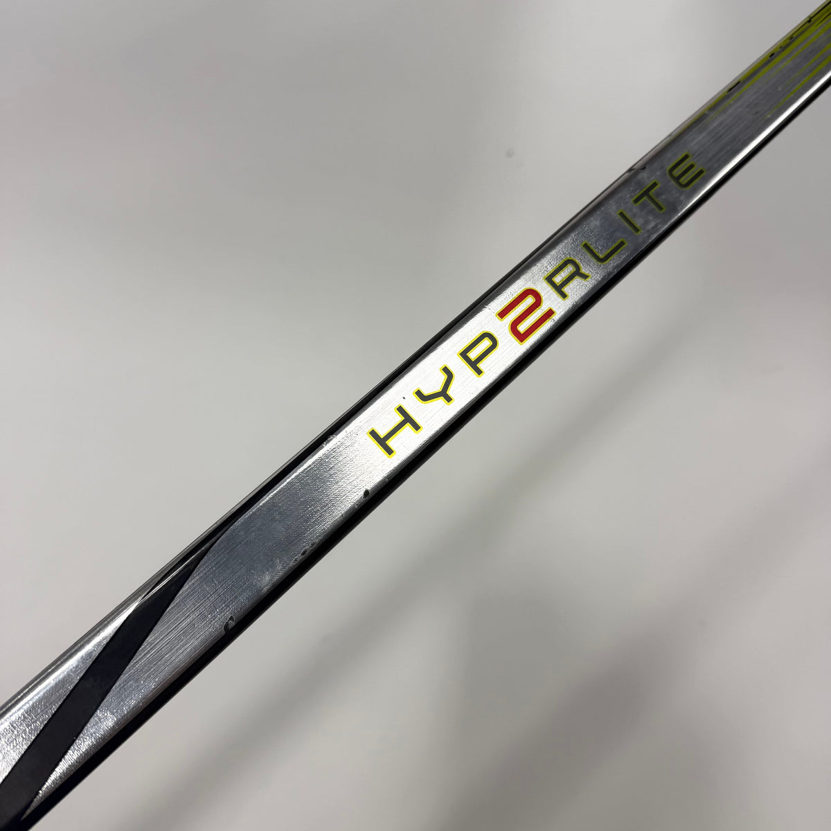 Repaired Left Bauer Vapor Hyperlite 2 | 77 Flex P28 Curve Grip | E680 - Top Flight Hockey