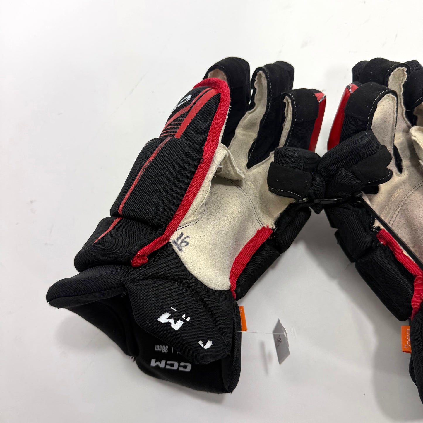 Used Black and Red Chicago Blackhawks CCM Jetspeed Pro Gloves | 14" | Jason Dickinson | BH277