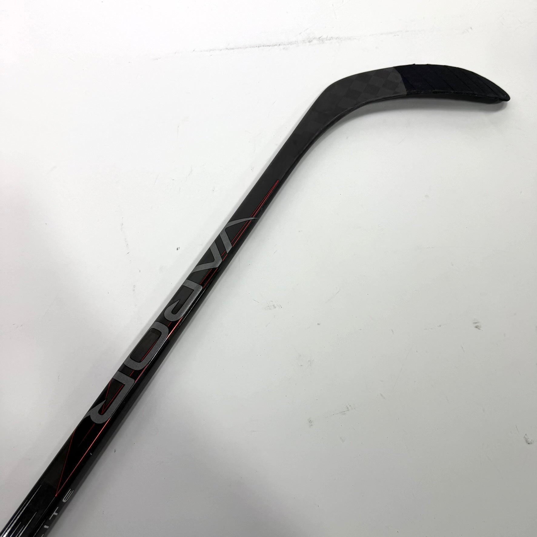 Used Left Red Bauer Vapor Hyperlite 2 | 87 Flex P28 Curve Grip | Ilya Mikheyev | BH192 - Top Flight Hockey