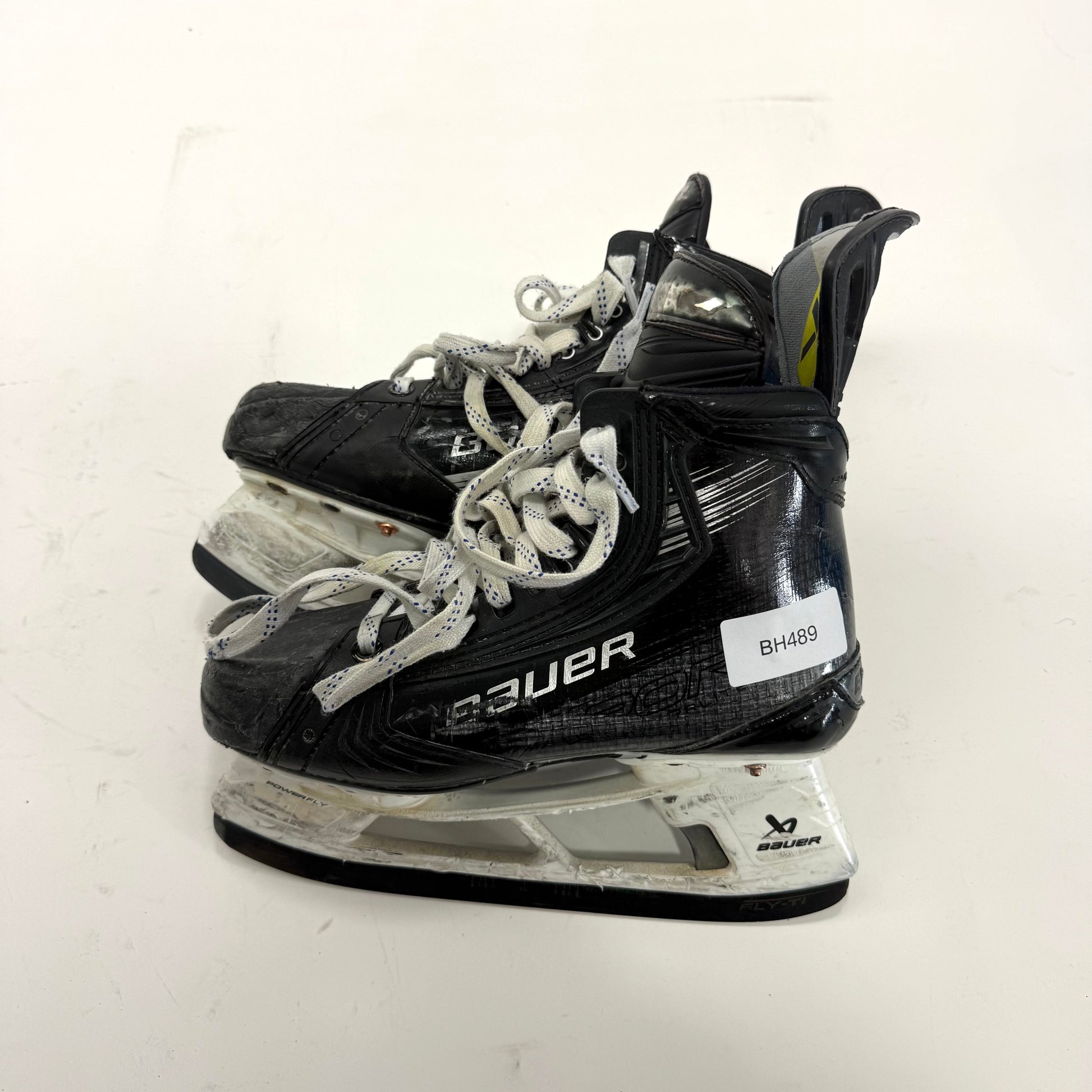 Used Black Bauer Vapor Hyperlite 2 Skates | Size 4.5 D | BH489 - Top Flight Hockey