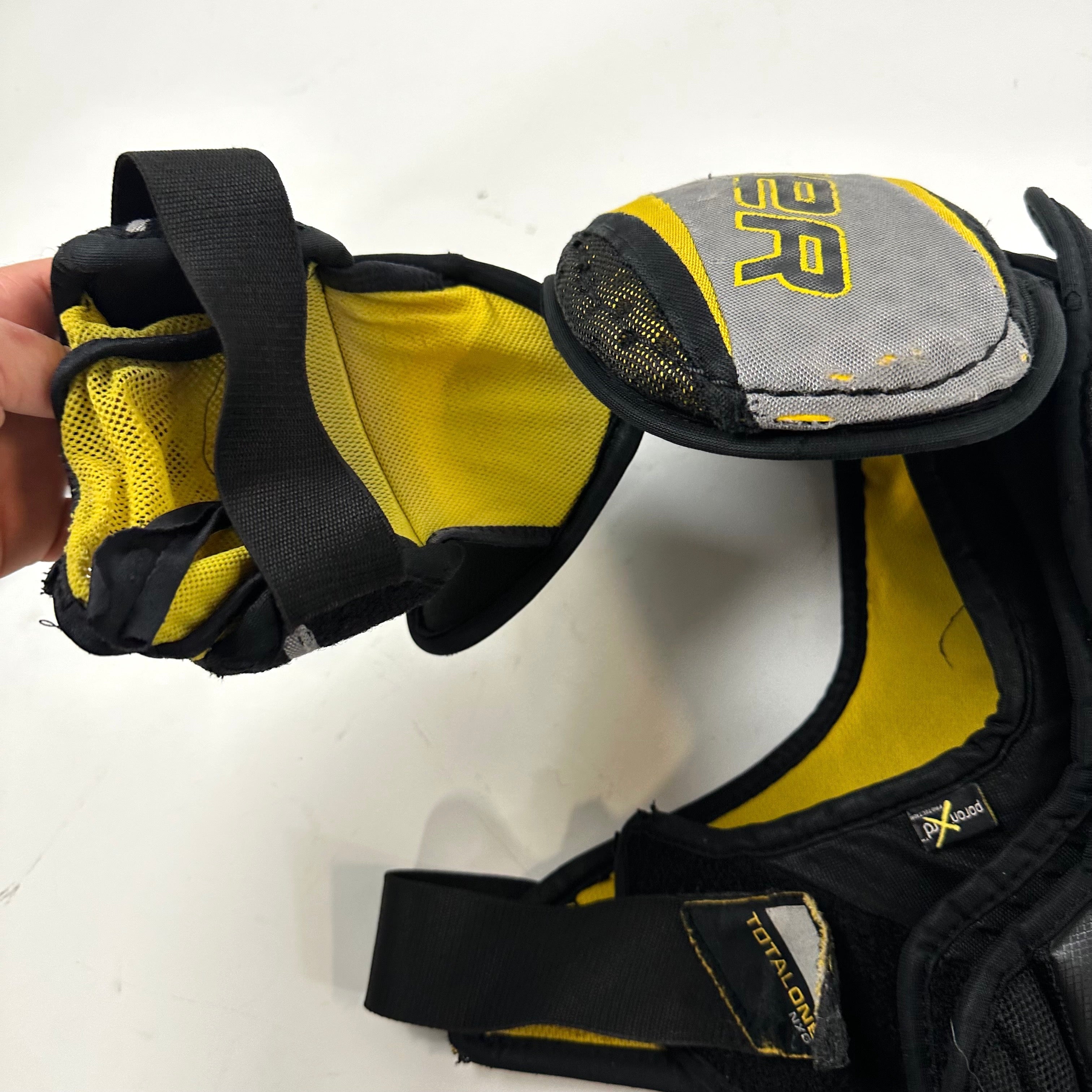 Used Bauer Supreme Total One NXG Shoulder Pads | Senior Small | A1063