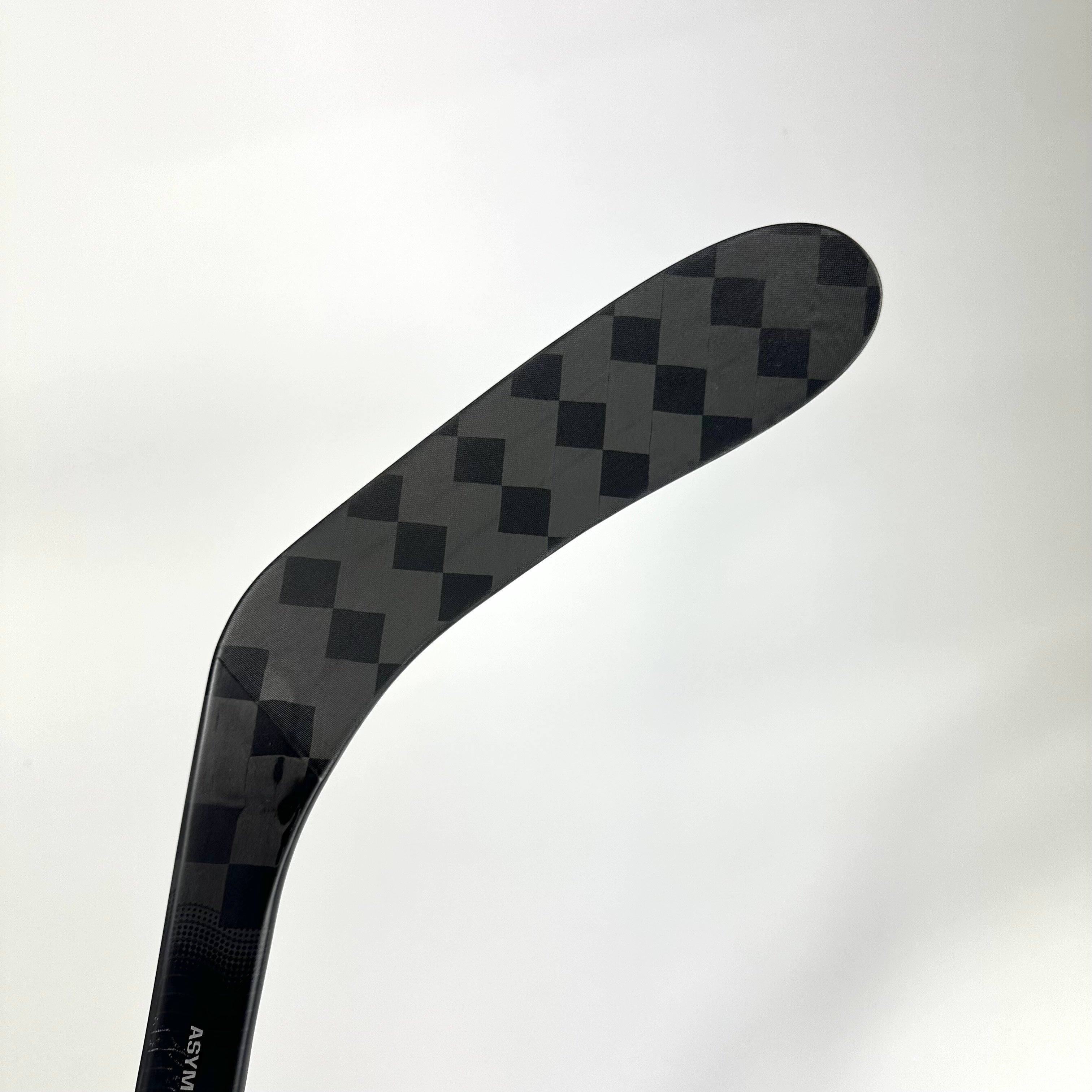 New Right CCM Ribcore Trigger 8 Pro | 100 Flex P28 Curve Grip | Bouchard L229