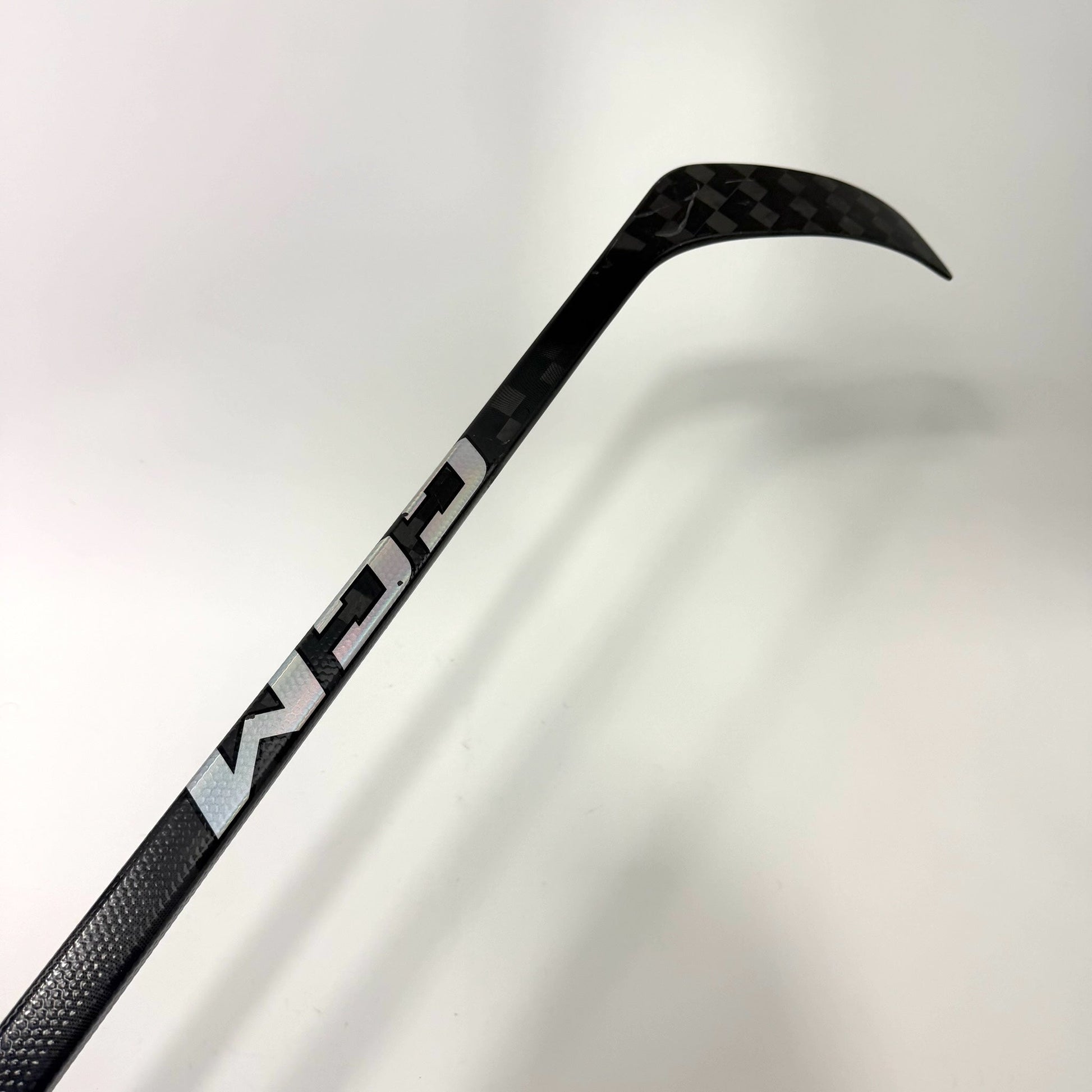 Used Left Black CCM Jetspeed FT8 Pro | 75 Flex P28M Curve Grip | AB993 - Top Flight Hockey