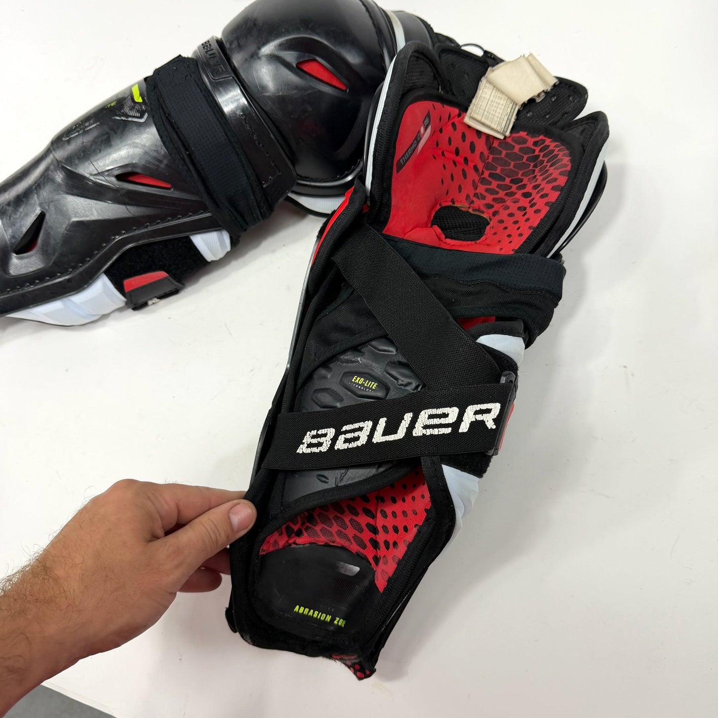 Used Bauer Vapor Hyperlite Shin Guards | 14" INT | AB525