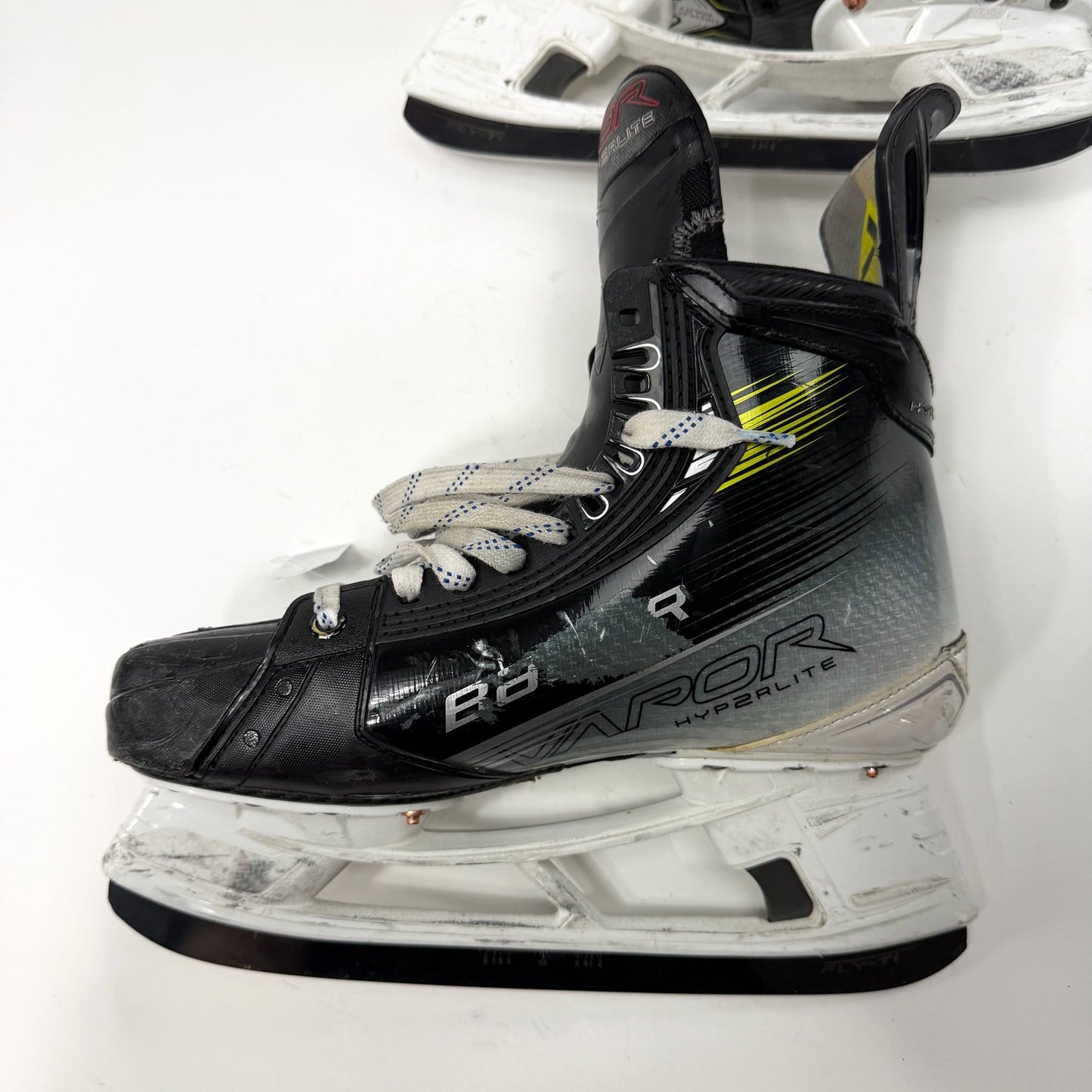 Used Bauer Vapor Hyperlite 2 Skates | Size 9 Fit 1 | AB802