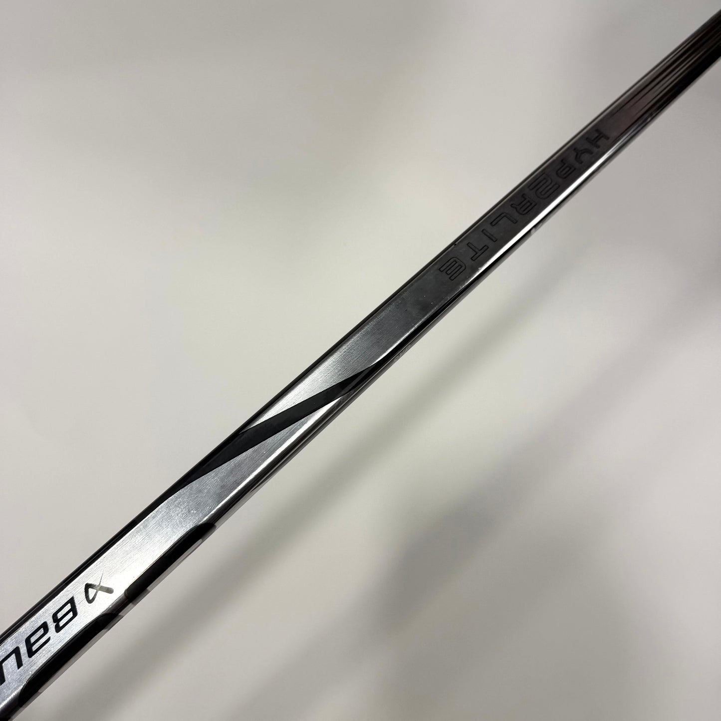 Used Left Silver Bauer Vapor Hyperlite 2 | 70 Flex P90TM Curve Grip | AB722