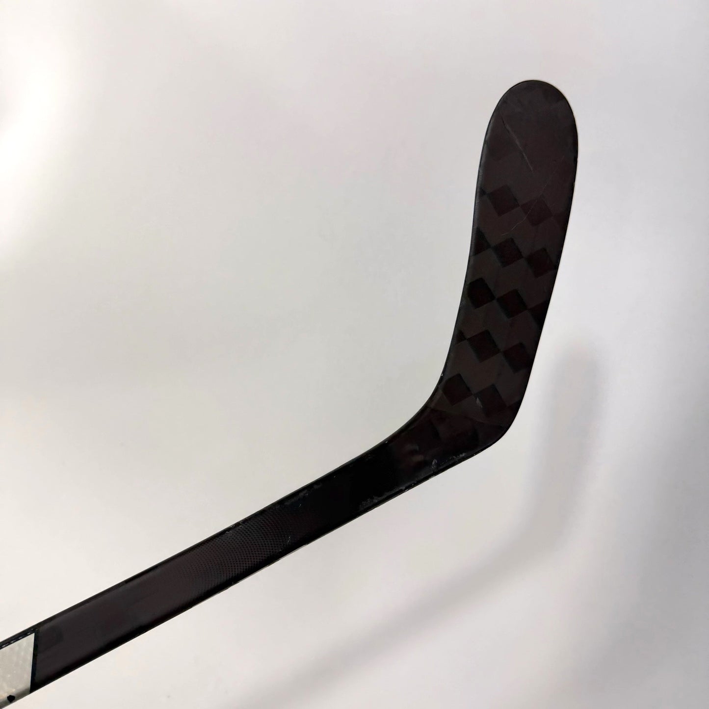 Used Left Black CCM Jetspeed FT8 Pro | 65 Flex P28 Curve Grip | AB999