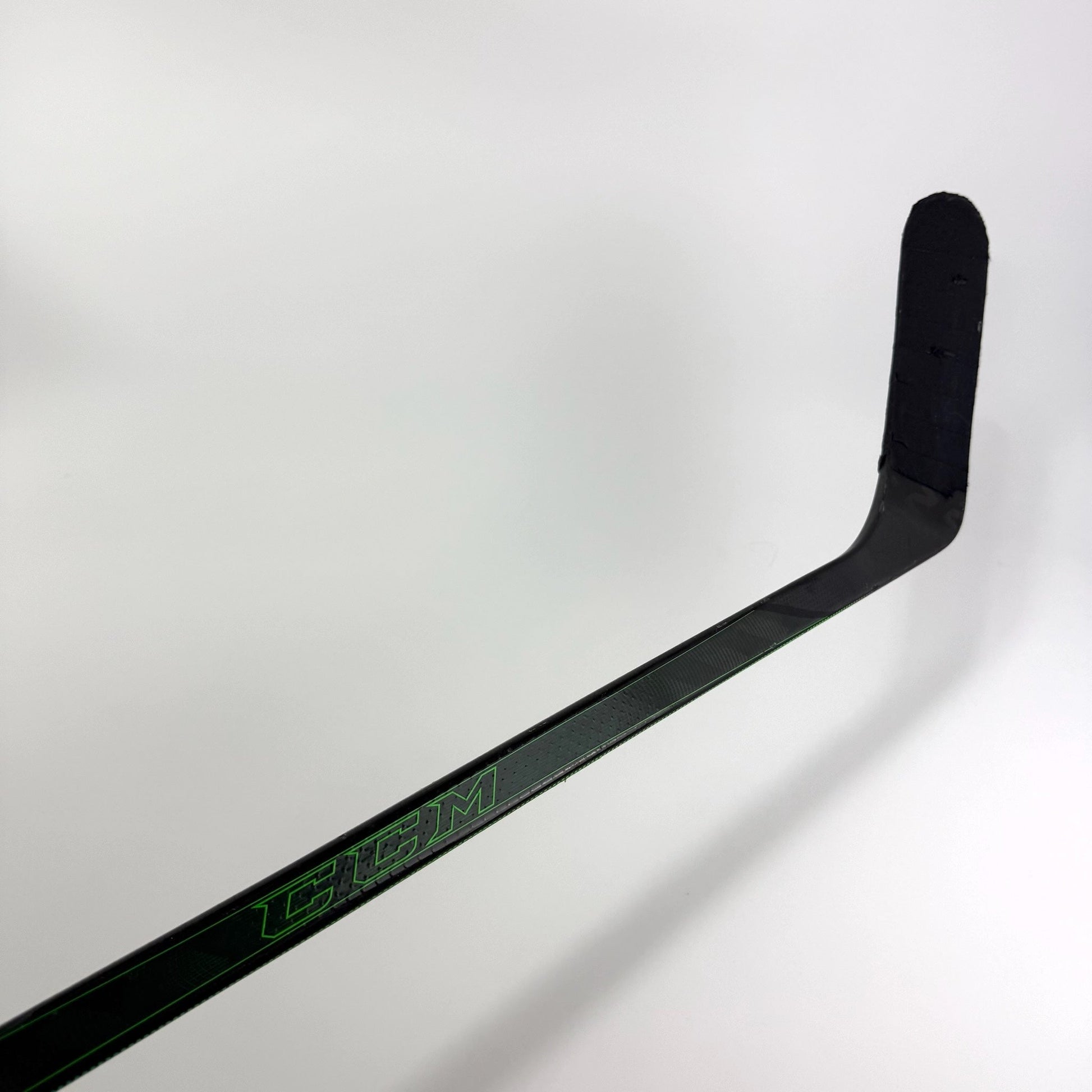 Used Left CCM Ribcor Trigger 5 Pro | 90 Flex P28M Curve Grip | E437 - Top Flight Hockey