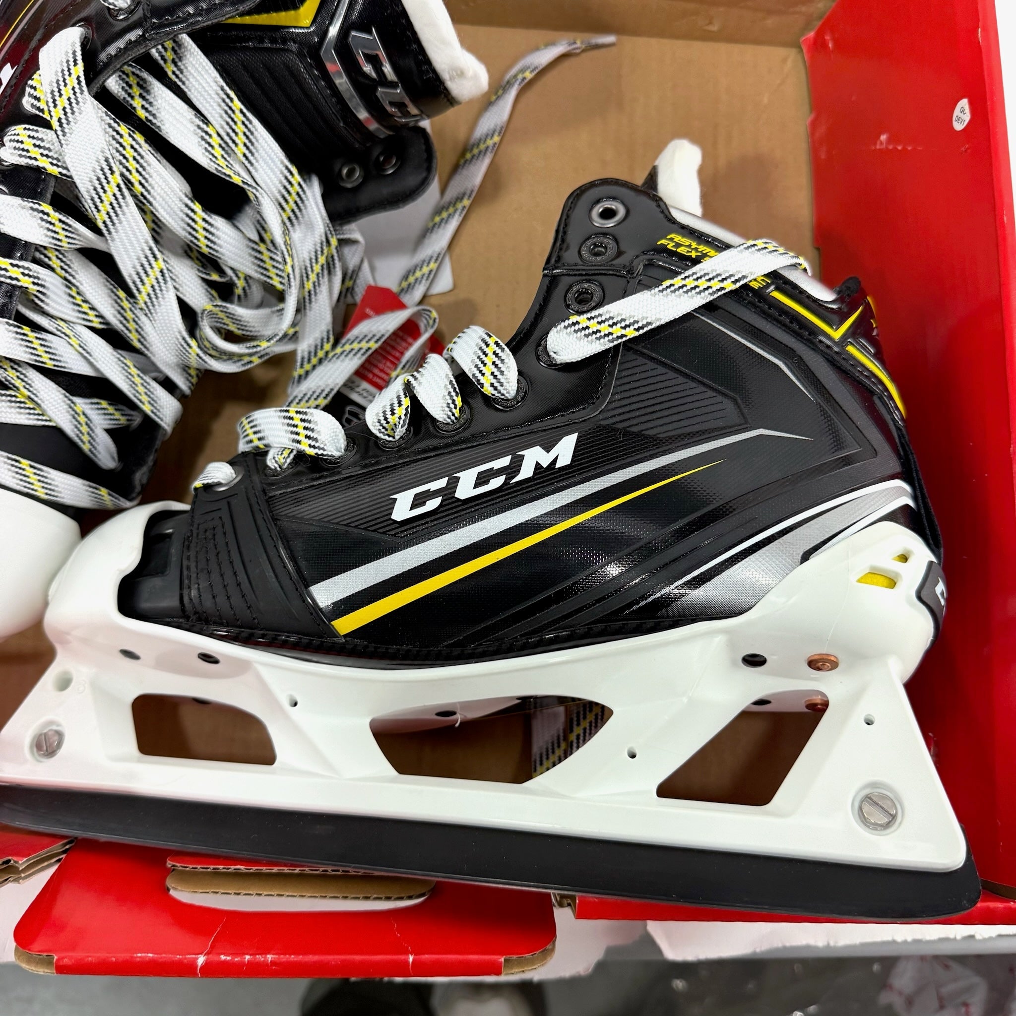 New CCM Tacks 9080 Goalie Skates | 7 D - Top Flight Hockey