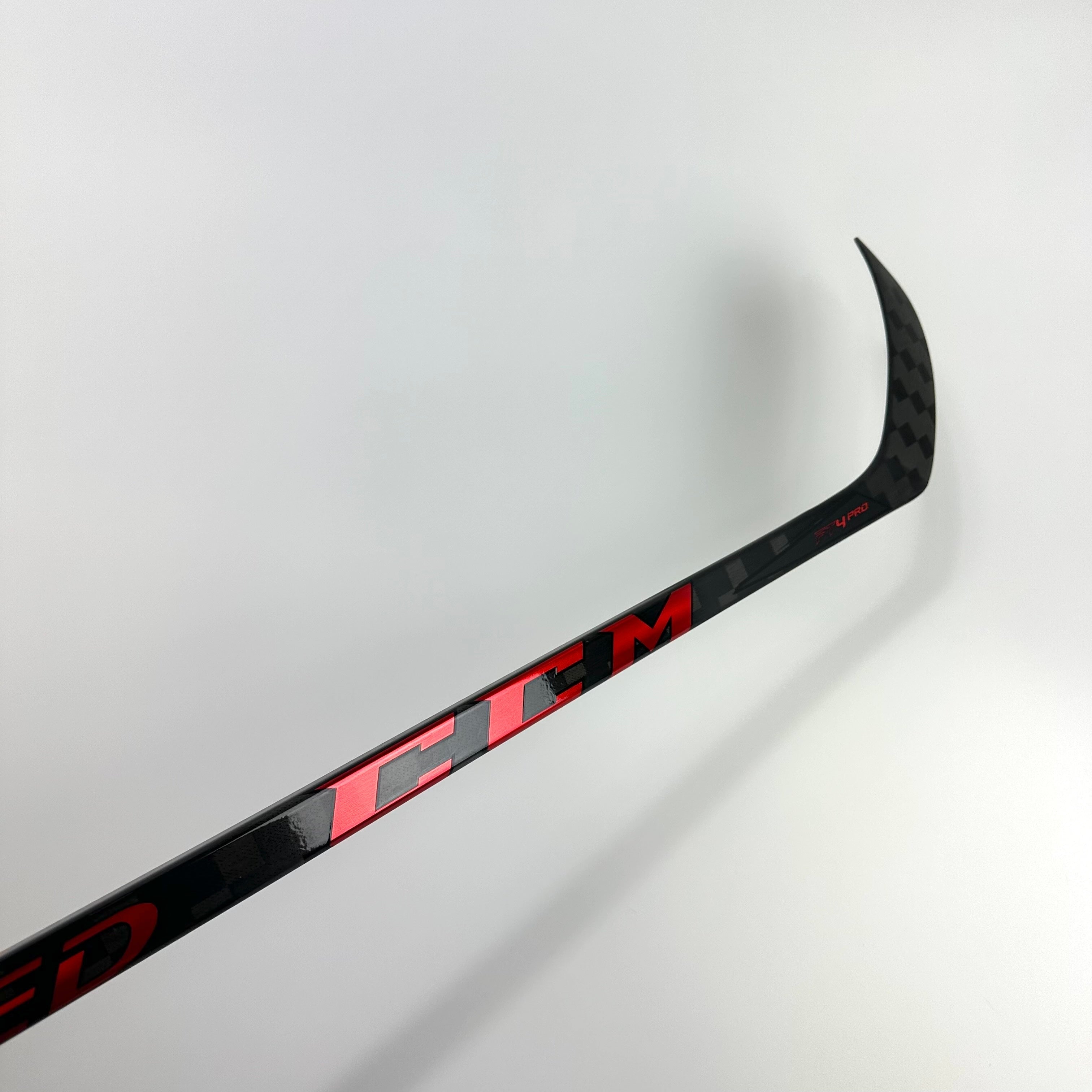 New Right CCM Jetspeed FT4 Pro | 90 Flex P28 Curve Grip | Entwistle | C133