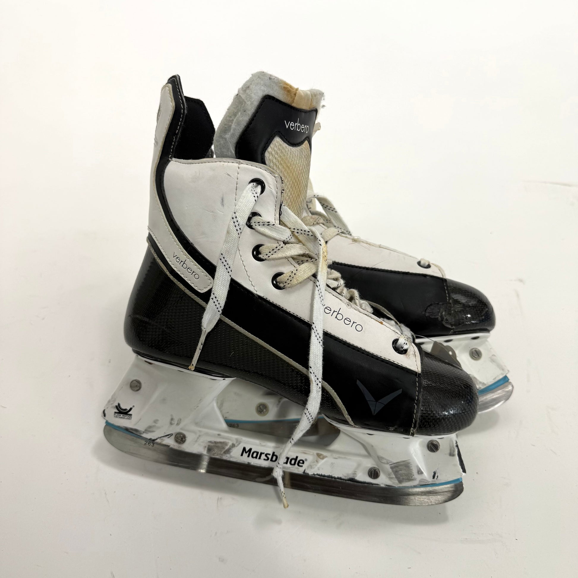 Used White Verbero Skates | Size 7.5D | A112 - Top Flight Hockey