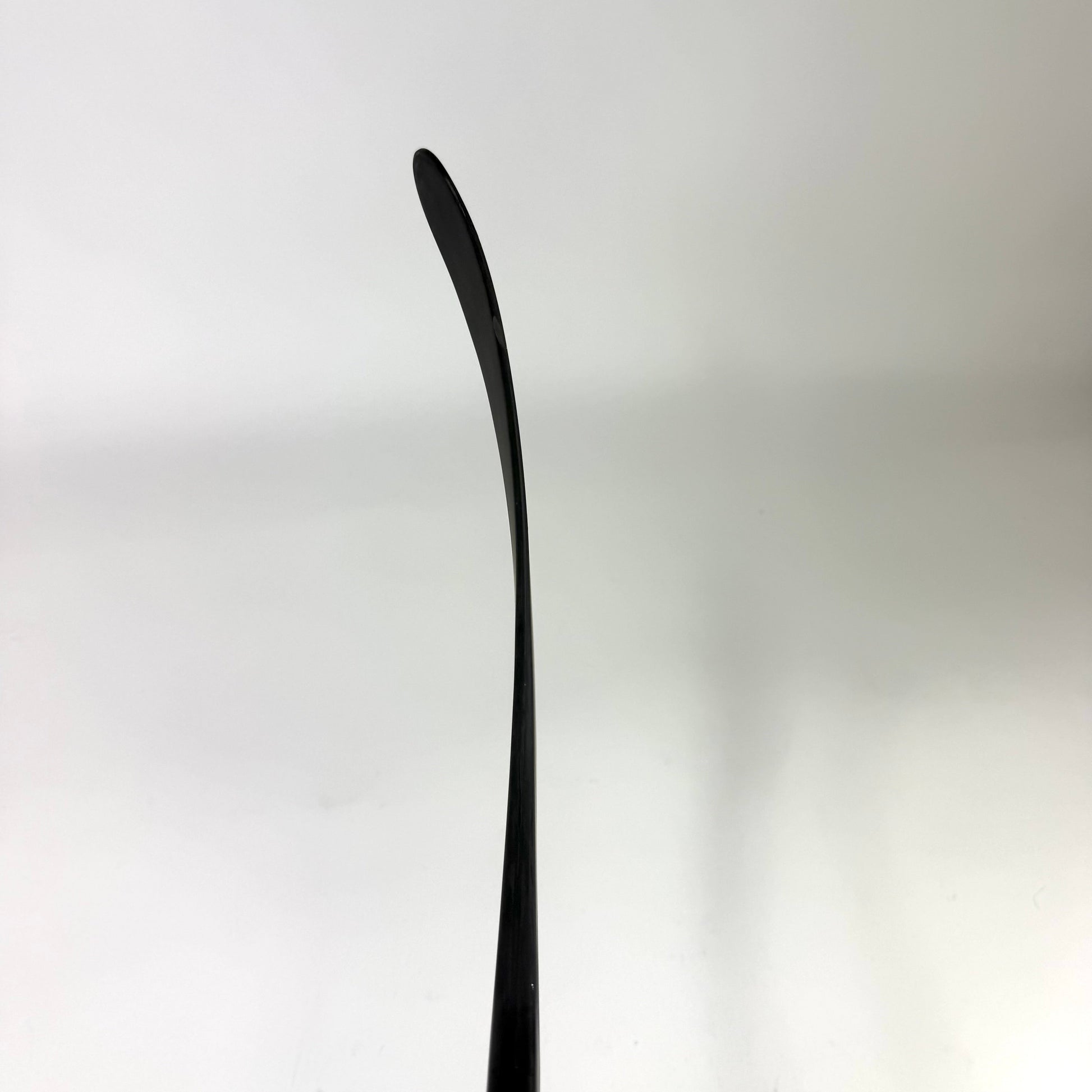 New Right Warrior Covert QR6 Pro | 75 Flex P28 Curve Grip | J462 - Top Flight Hockey