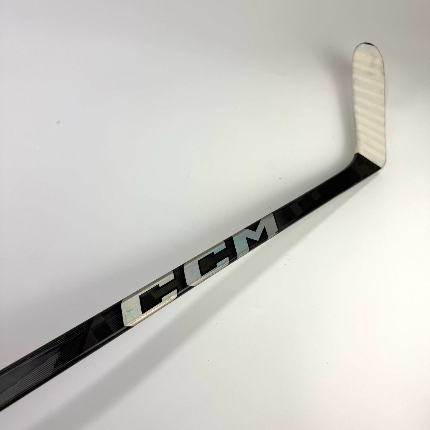 Used Left Black CCM Jetspeed FT7 Pro | 80 Flex P28M Curve Grip | F407 - Top Flight Hockey