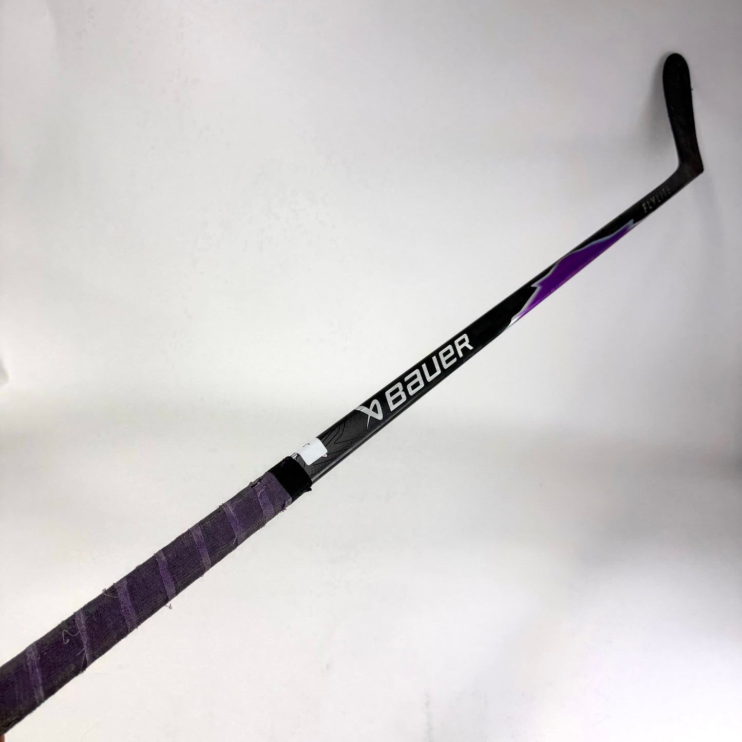 Used Left Purple Vapor Flylite | 82 Flex P28M Curve Grip | J460 - Top Flight Hockey