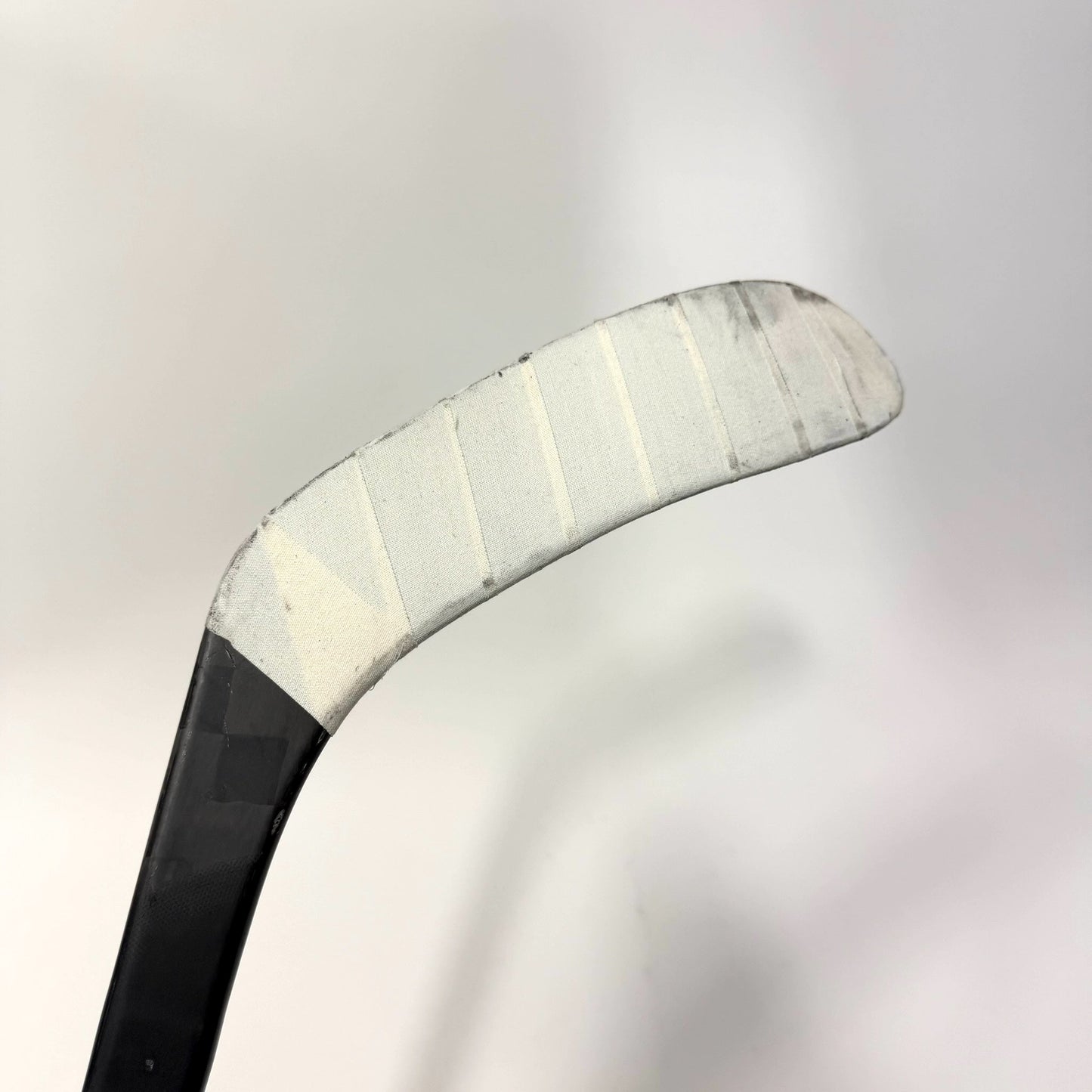 Used Left Black CCM Jetspeed FT8 Pro | 70 Flex P28 Curve Grip | AB998 - Top Flight Hockey