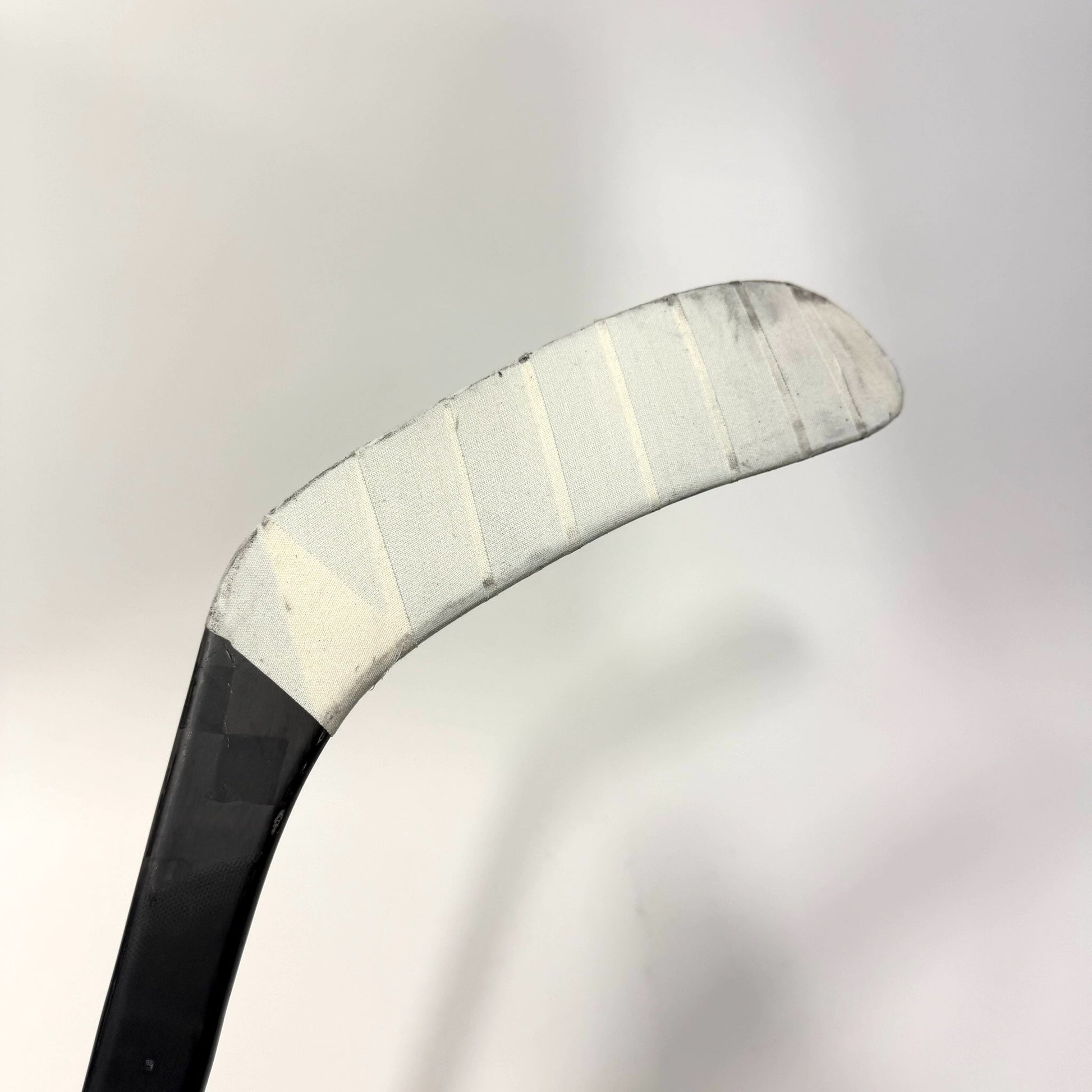 Used Left Black CCM Jetspeed FT8 Pro | 70 Flex P28 Curve Grip | AB998 - Top Flight Hockey