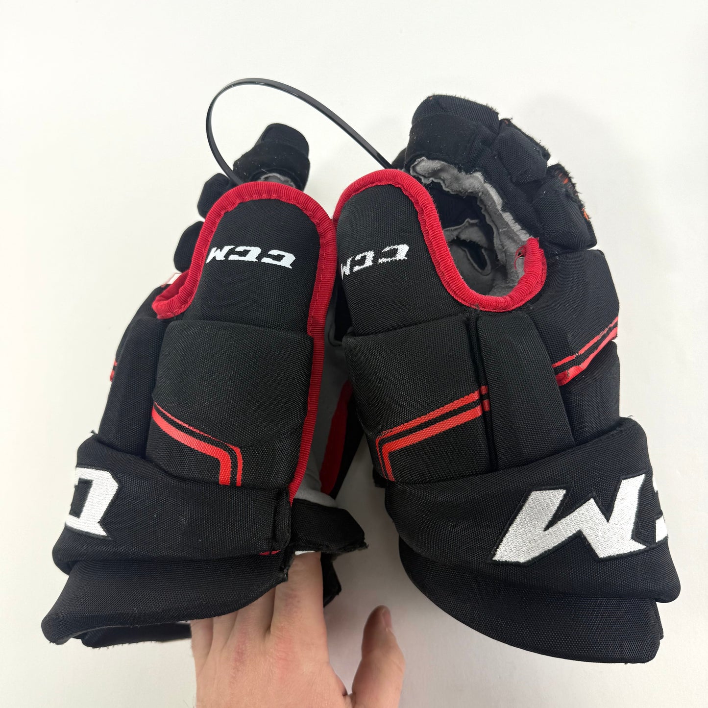 Used Chicago Blackhawks CCM HGQL 14" Gloves | L358