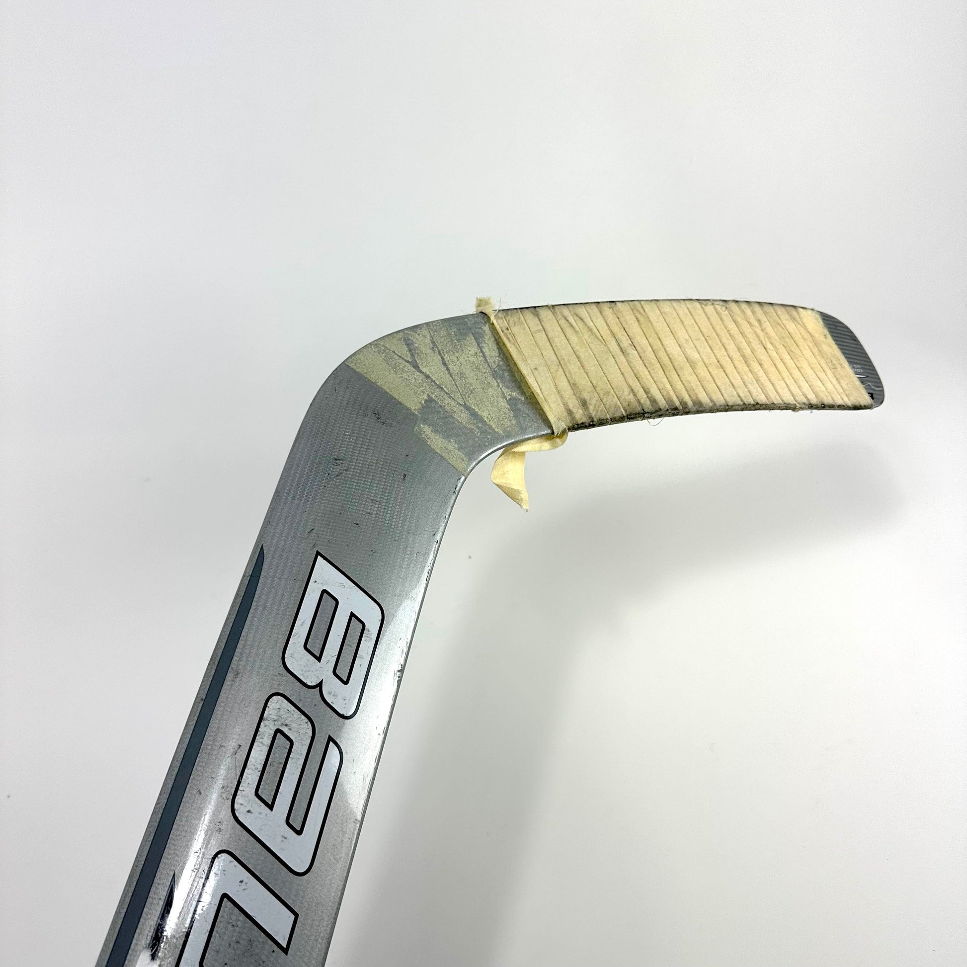 Used Regular Bauer Reactor 5000 Stick | 28.5" Paddle | P30 Curve Grip | G74 - Top Flight Hockey