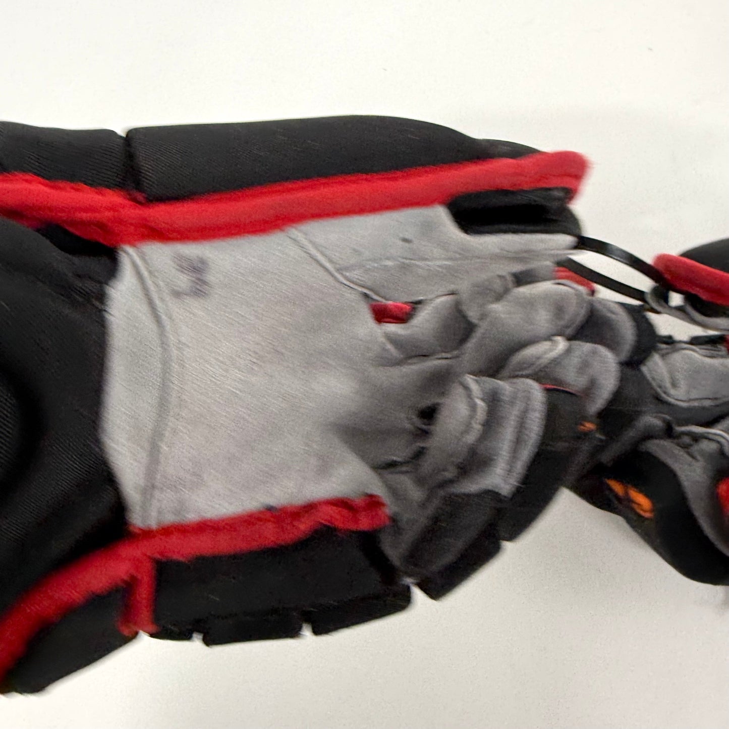 Used Blackhawks CCM HG12 Gloves 14" | L345
