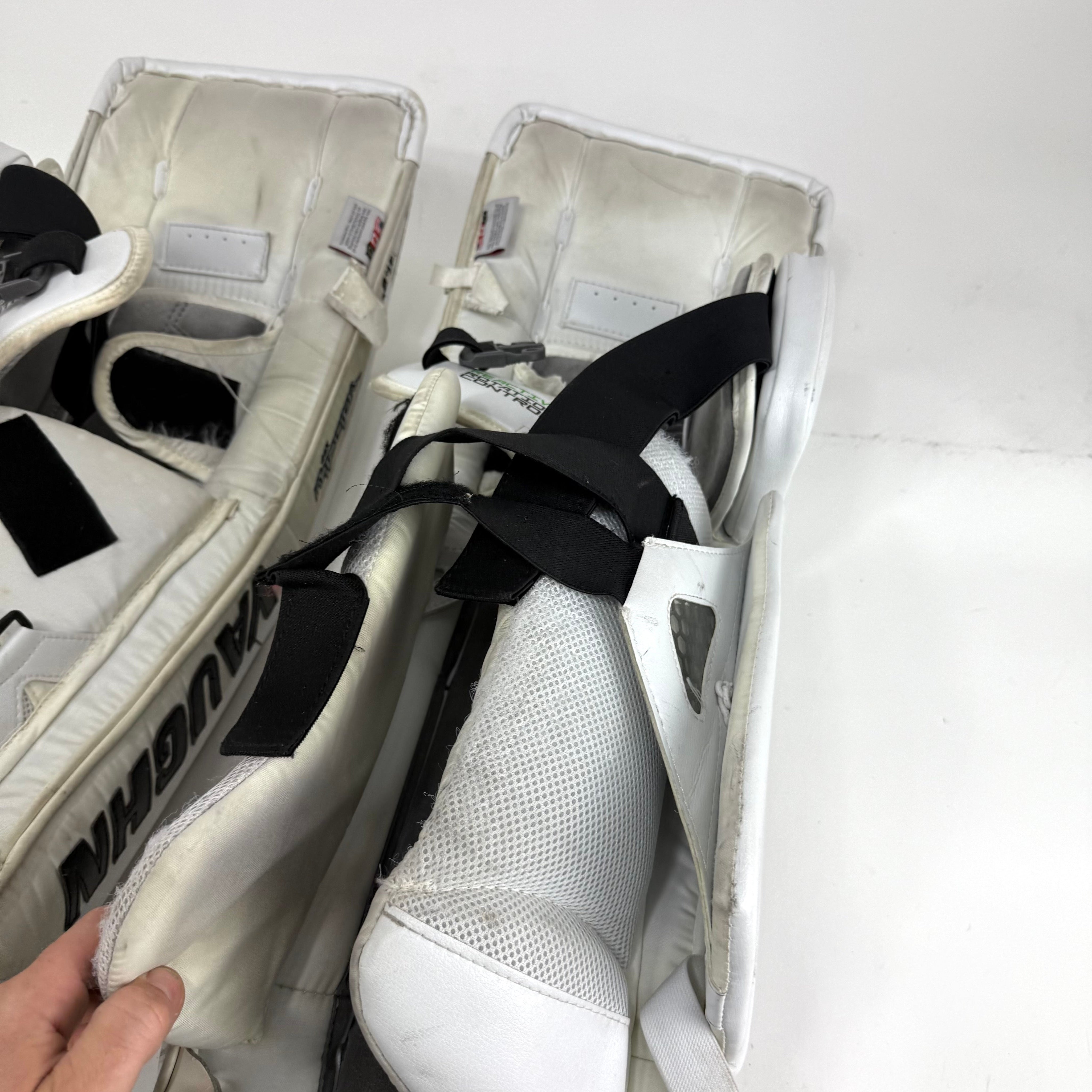Used White Vaughn XFP Goalie Pads | 31 +2" - Top Flight Hockey