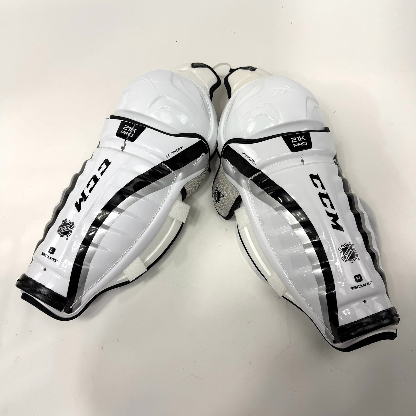 New Damaged Reebok 21K Pro Shin Guards | 15" | AB844