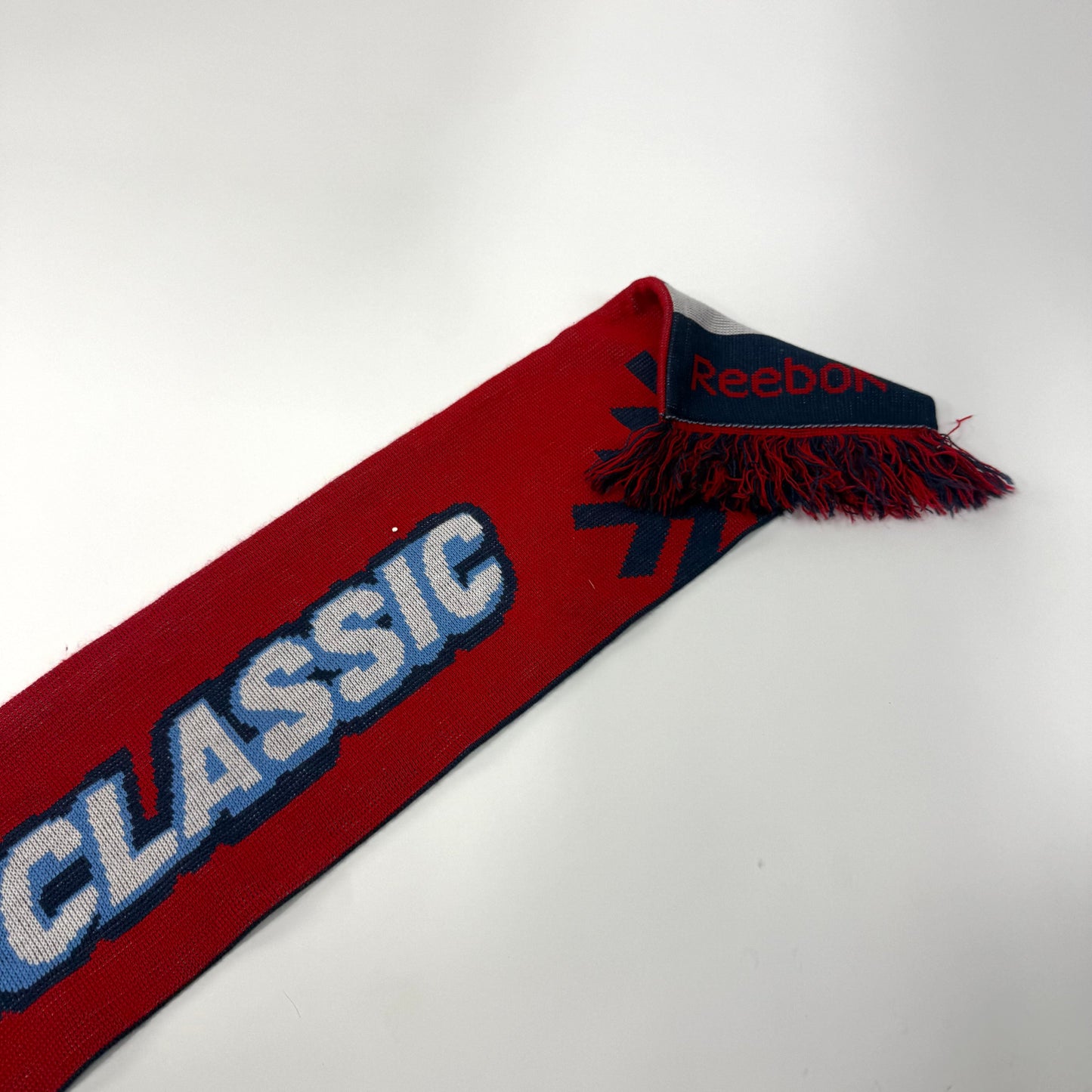 Used Red and Blue Winter Classic Wrigley Field 2009 Scarf | U192