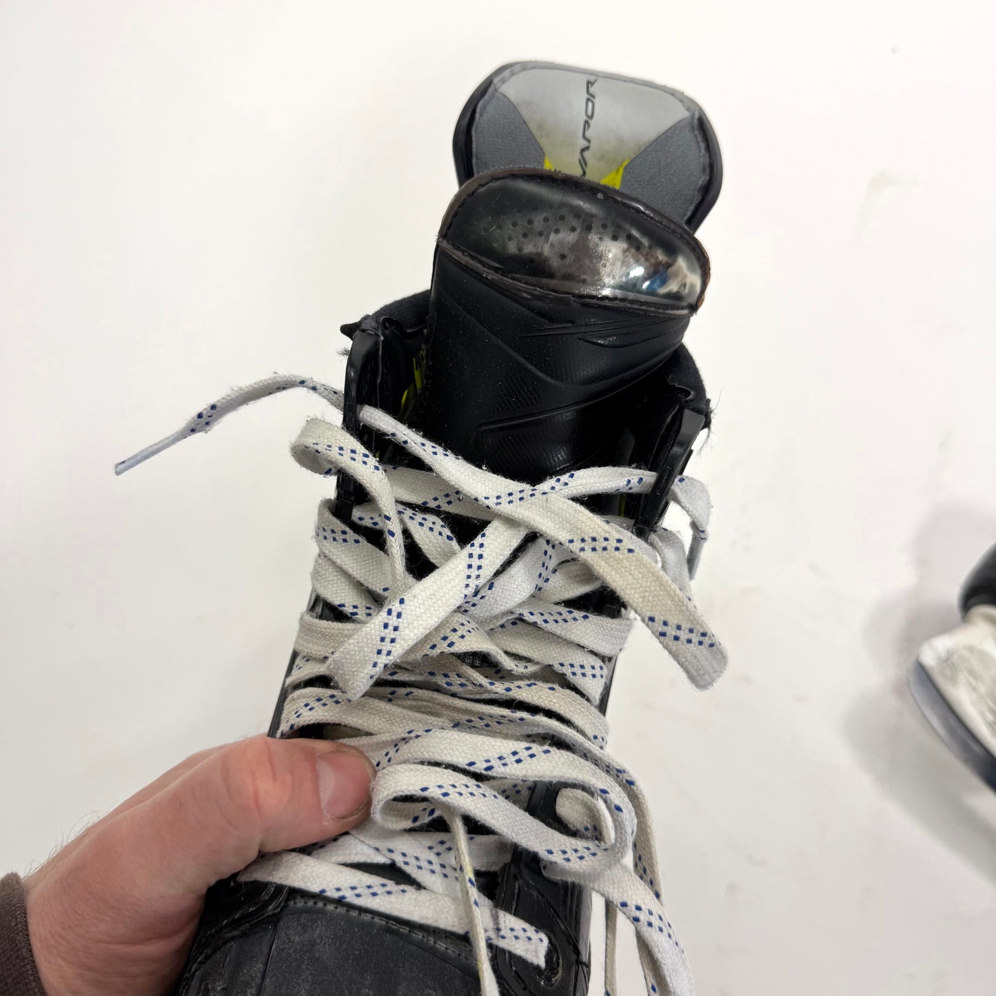 Used Black Bauer Vapor Hyperlite 2 Skates | Size 4.5 D | BH489 - Top Flight Hockey