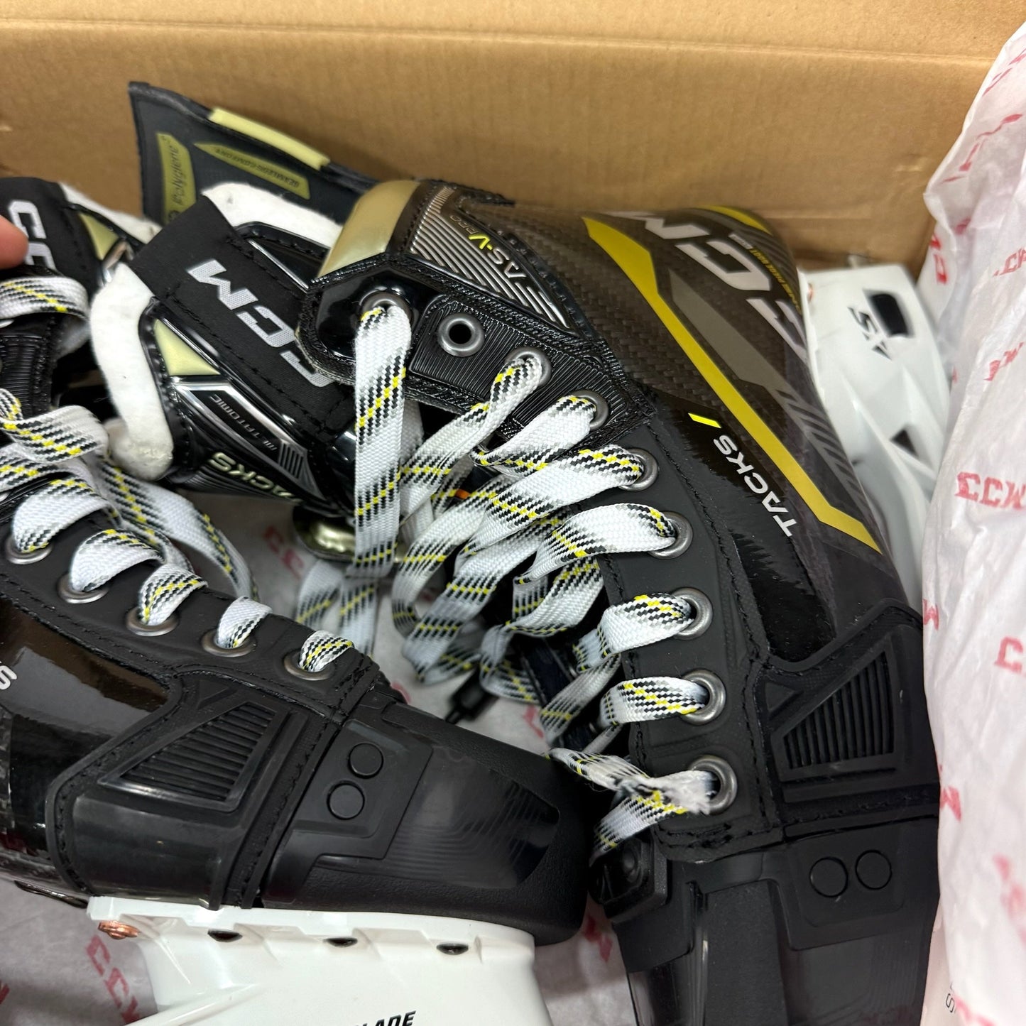 New CCM Tacks ASV Pro | Int 5.5R | F440 - Top Flight Hockey