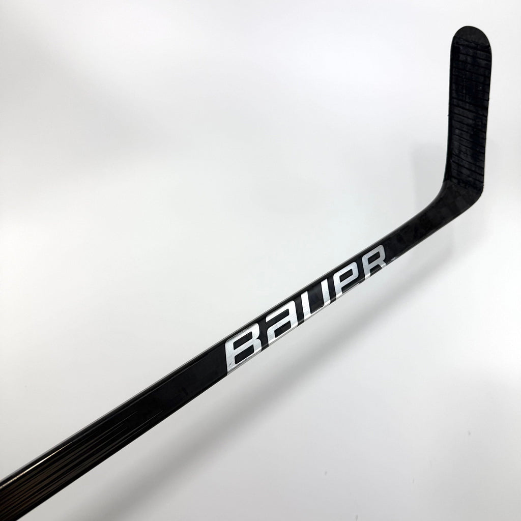 Used Left Black Bauer Vapor Hyperlite 2 | 107 Flex P92M Curve Grip | A486 - Top Flight Hockey